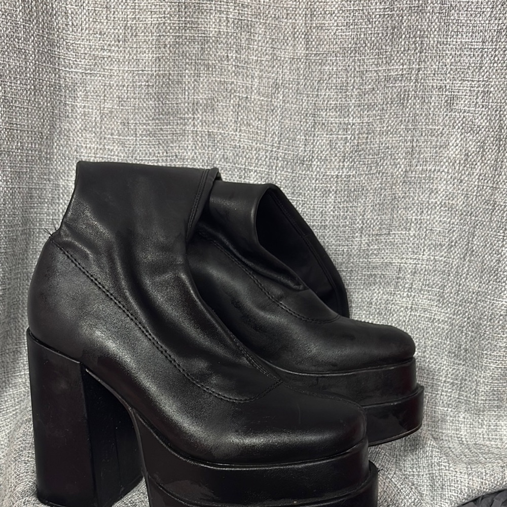 Elegant Black Platform Ankle Boots
